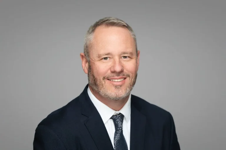 Executive in a navy suit and tie, corporate headshot – Creative Soul Studios
